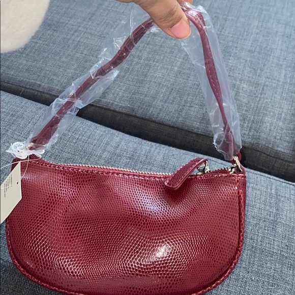 UO urban outfitter RED baguette chain shoulder bag - Picture 6 of 10